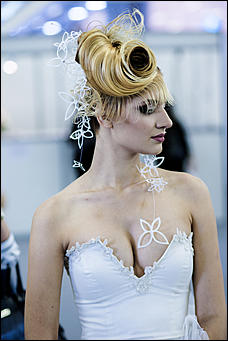 6 октябрь 2016 г., Барнаул © Амител Вячеслав Мельников   Невесты в завитках: конкурс стилистов на выставке "Индустрия красоты" в Барнауле