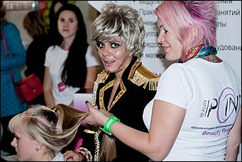 6 октябрь 2016 г., Барнаул © Амител Вячеслав Мельников   Невесты в завитках: конкурс стилистов на выставке "Индустрия красоты" в Барнауле