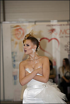 6 октябрь 2016 г., Барнаул © Амител Вячеслав Мельников   Невесты в завитках: конкурс стилистов на выставке "Индустрия красоты" в Барнауле