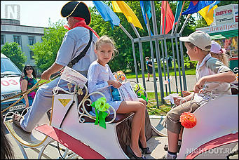 26 июня 2012 г., г. Бийск   Реал-Моторс крупнейший мультибрендовый автосалон в Алтайском крае принял участие в организации дня города Бийска