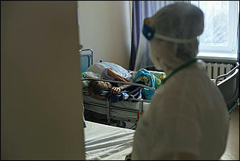 1 декабря 2021 г., Барнаул. Екатерина Смолихина   На гребне четвёртой волны. Фоторепортаж из главного ковидного госпиталя Алтайского края