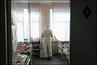 1 декабря 2021 г., Барнаул. Екатерина Смолихина   На гребне четвёртой волны. Фоторепортаж из главного ковидного госпиталя Алтайского края