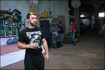 15 май 2016 г., Барнаул  © Амител Вячеслав Мельников   Таланты барнаульского андеграунда. Как проходила закрытая рэп-вечеринка с участием Словетского