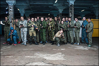 15 май 2016 г., Барнаул  © Амител Вячеслав Мельников   Таланты барнаульского андеграунда. Как проходила закрытая рэп-вечеринка с участием Словетского