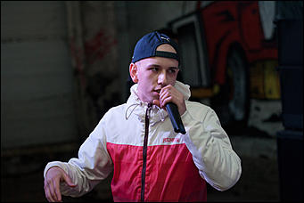 15 май 2016 г., Барнаул  © Амител Вячеслав Мельников   Таланты барнаульского андеграунда. Как проходила закрытая рэп-вечеринка с участием Словетского