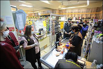 6 октября 2020 г., Барнаул   Маска или штраф. Роспотребнадзор напомнил, как в пандемию должна идти торговля