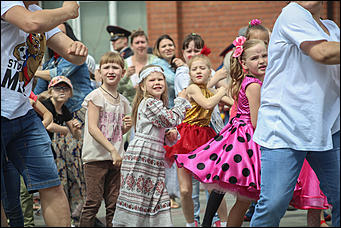 12 июня 2018 г., Барнаул. Екатерина Смолихина   Оркестр у Оби, ГТО и хороводы: День России в Барнауле