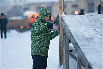 16 январь 2017 г., Барнаул © Амител Вячеслав Мельников   Новогодняя сказка подошла к концу. Площадь Сахарова разбирают, чтобы быстрее открыть автомобильное движение