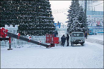 16 январь 2017 г., Барнаул © Амител Вячеслав Мельников   Новогодняя сказка подошла к концу. Площадь Сахарова разбирают, чтобы быстрее открыть автомобильное движение