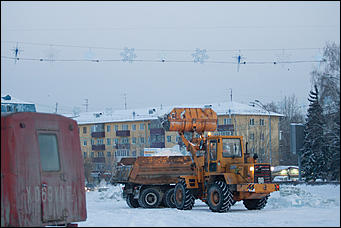 16 январь 2017 г., Барнаул © Амител Вячеслав Мельников   Новогодняя сказка подошла к концу. Площадь Сахарова разбирают, чтобы быстрее открыть автомобильное движение