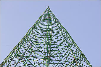 15 декабрь 2016 г., Барнаул © Амител Вячеслав Мельников   Работа во весь дух. Возведение сказочного городка на площади Сахарова