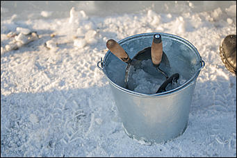 15 декабрь 2016 г., Барнаул © Амител Вячеслав Мельников   Работа во весь дух. Возведение сказочного городка на площади Сахарова