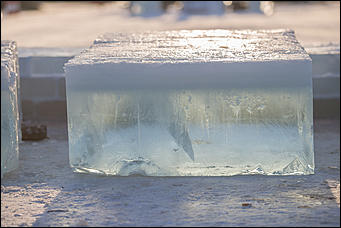 15 декабрь 2016 г., Барнаул © Амител Вячеслав Мельников   Работа во весь дух. Возведение сказочного городка на площади Сахарова