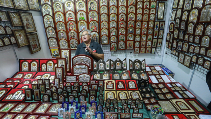 18 октября 2017 г., Барнаул. Екатерина Смолихина   Православные ножи и футболки: выставка "От покаяния к воскресению России" открылась  в Барнауле