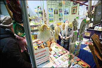 18 октября 2017 г., Барнаул. Екатерина Смолихина   Православные ножи и футболки: выставка "От покаяния к воскресению России" открылась  в Барнауле