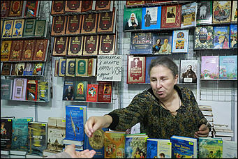 18 октября 2017 г., Барнаул. Екатерина Смолихина   Православные ножи и футболки: выставка "От покаяния к воскресению России" открылась  в Барнауле