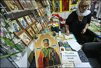 18 октября 2017 г., Барнаул. Екатерина Смолихина   Православные ножи и футболки: выставка "От покаяния к воскресению России" открылась  в Барнауле