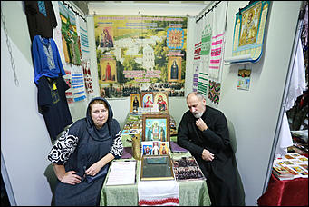 18 октября 2017 г., Барнаул. Екатерина Смолихина   Православные ножи и футболки: выставка "От покаяния к воскресению России" открылась  в Барнауле