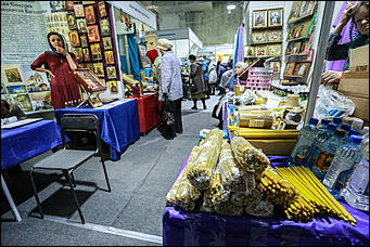 18 октября 2017 г., Барнаул. Екатерина Смолихина   Православные ножи и футболки: выставка "От покаяния к воскресению России" открылась  в Барнауле