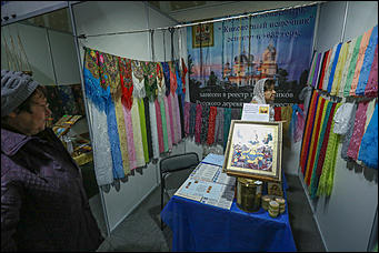 18 октября 2017 г., Барнаул. Екатерина Смолихина   Православные ножи и футболки: выставка "От покаяния к воскресению России" открылась  в Барнауле