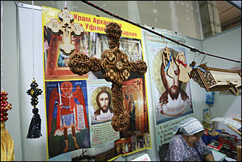 18 октября 2017 г., Барнаул. Екатерина Смолихина   Православные ножи и футболки: выставка "От покаяния к воскресению России" открылась  в Барнауле