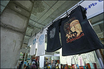 18 октября 2017 г., Барнаул. Екатерина Смолихина   Православные ножи и футболки: выставка "От покаяния к воскресению России" открылась  в Барнауле