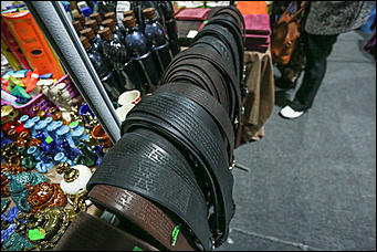 18 октября 2017 г., Барнаул. Екатерина Смолихина   Православные ножи и футболки: выставка "От покаяния к воскресению России" открылась  в Барнауле