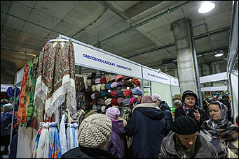 18 октября 2017 г., Барнаул. Екатерина Смолихина   Православные ножи и футболки: выставка "От покаяния к воскресению России" открылась  в Барнауле