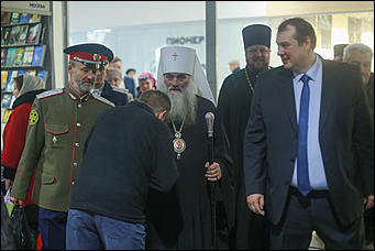 18 октября 2017 г., Барнаул. Екатерина Смолихина   Православные ножи и футболки: выставка "От покаяния к воскресению России" открылась  в Барнауле