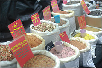 18 октября 2017 г., Барнаул. Екатерина Смолихина   Православные ножи и футболки: выставка "От покаяния к воскресению России" открылась  в Барнауле