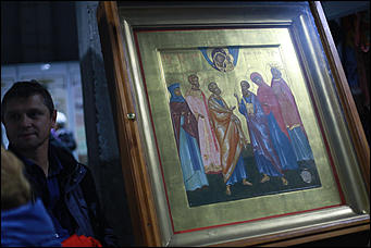 18 октября 2017 г., Барнаул. Екатерина Смолихина   Православные ножи и футболки: выставка "От покаяния к воскресению России" открылась  в Барнауле