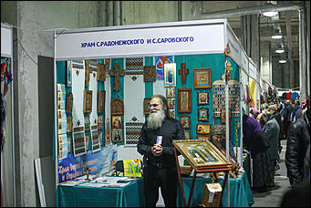 18 октября 2017 г., Барнаул. Екатерина Смолихина   Православные ножи и футболки: выставка "От покаяния к воскресению России" открылась  в Барнауле