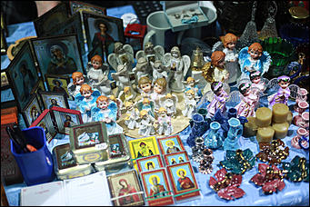 18 октября 2017 г., Барнаул. Екатерина Смолихина   Православные ножи и футболки: выставка "От покаяния к воскресению России" открылась  в Барнауле