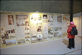 18 октября 2017 г., Барнаул. Екатерина Смолихина   Православные ножи и футболки: выставка "От покаяния к воскресению России" открылась  в Барнауле