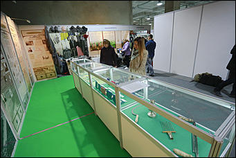 18 октября 2017 г., Барнаул. Екатерина Смолихина   Православные ножи и футболки: выставка "От покаяния к воскресению России" открылась  в Барнауле