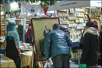 18 октября 2017 г., Барнаул. Екатерина Смолихина   Православные ножи и футболки: выставка "От покаяния к воскресению России" открылась  в Барнауле