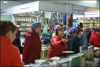 18 октября 2017 г., Барнаул. Екатерина Смолихина   Православные ножи и футболки: выставка "От покаяния к воскресению России" открылась  в Барнауле