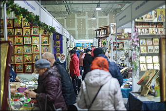 18 октября 2017 г., Барнаул. Екатерина Смолихина   Православные ножи и футболки: выставка "От покаяния к воскресению России" открылась  в Барнауле