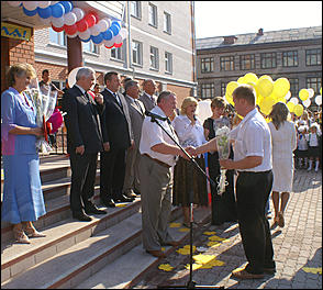 3 сентября 2007 г., Барнаул   Открытие нового здания школы № 51 в Барнауле