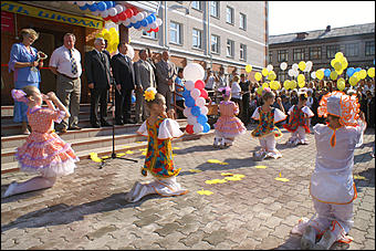 3 сентября 2007 г., Барнаул   Открытие нового здания школы № 51 в Барнауле
