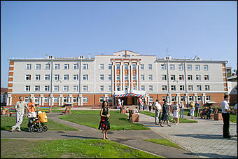 3 сентября 2007 г., Барнаул   Открытие нового здания школы № 51 в Барнауле