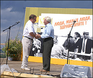 22 июля 2007 г., Алтайский край, с.Сростки   Шукшинские чтения на горе Пикет 