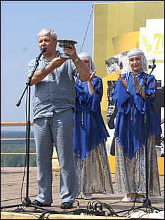 22 июля 2007 г., Алтайский край, с.Сростки   Шукшинские чтения на горе Пикет 