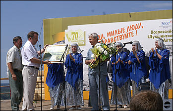 22 июля 2007 г., Алтайский край, с.Сростки   Шукшинские чтения на горе Пикет 