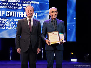 3 декабря 2021 г., Барнаул   Награды, новые автомобили и танцы. Как в Алтайском крае отпраздновали День работника сельского хозяйства