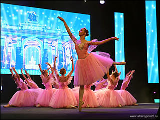 3 декабря 2021 г., Барнаул   Награды, новые автомобили и танцы. Как в Алтайском крае отпраздновали День работника сельского хозяйства