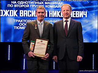 3 декабря 2021 г., Барнаул   Награды, новые автомобили и танцы. Как в Алтайском крае отпраздновали День работника сельского хозяйства