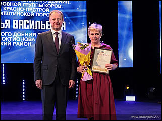 3 декабря 2021 г., Барнаул   Награды, новые автомобили и танцы. Как в Алтайском крае отпраздновали День работника сельского хозяйства