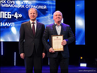 3 декабря 2021 г., Барнаул   Награды, новые автомобили и танцы. Как в Алтайском крае отпраздновали День работника сельского хозяйства