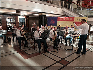 3 декабря 2021 г., Барнаул   Награды, новые автомобили и танцы. Как в Алтайском крае отпраздновали День работника сельского хозяйства